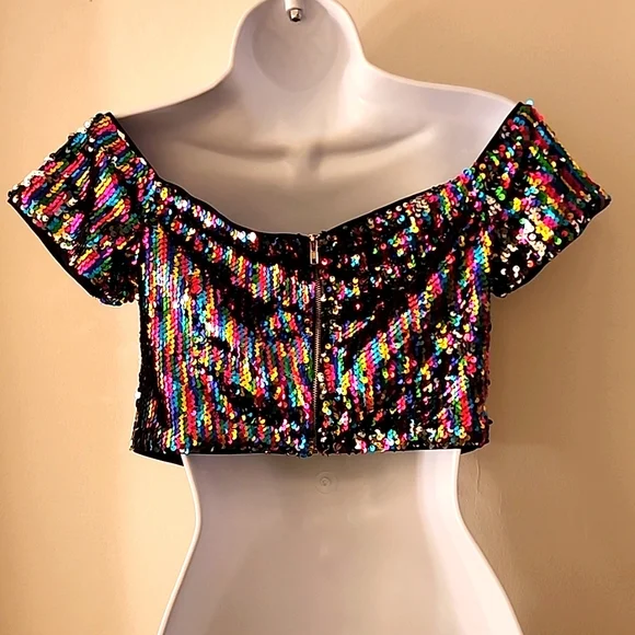 Forever 21 off-shoulder sequin crop-top, size  medium, zip closure on back - Picture 3 of 4